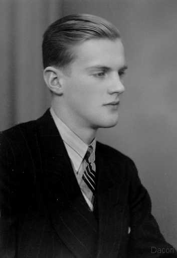 1941 Porträtt Bo-Erik.jpg - 1941 Bo-Erik Sjöberg 21 år.